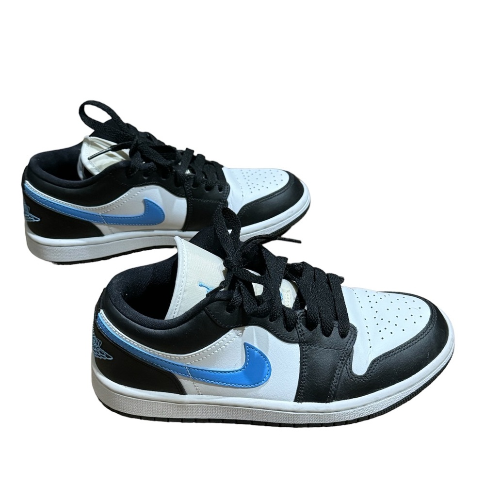JORDAN 1 LOW - Black University Blue White (Women’s)